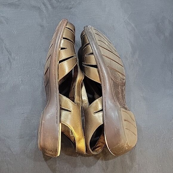 CLARKS BENDABLES WOMEN"S ADJUSTABLE BUCKLE CLOSURE SANDAL - Picture 13 of 16